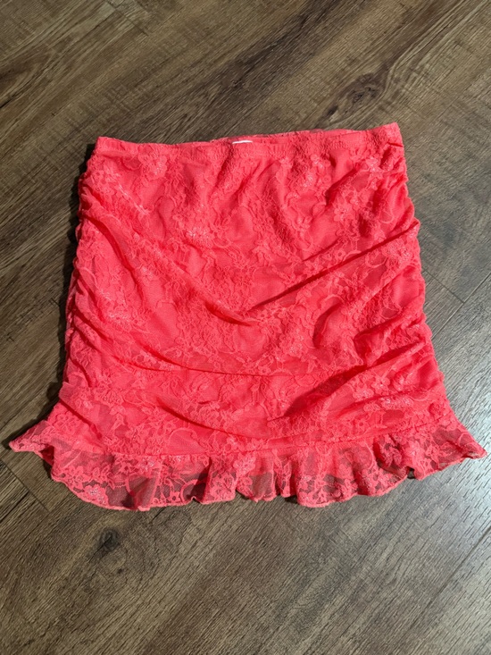 Fashion Nova Dresses & Skirts - Fashion Nova Coral Lace Ruched Mini Skirt/Tube Top 🌺